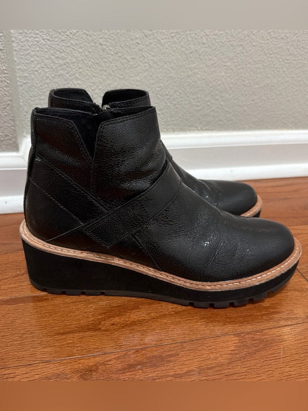 Eileen Fisher Women's Cargo Wedge Boots Black Embossed Leather Size 9 $285